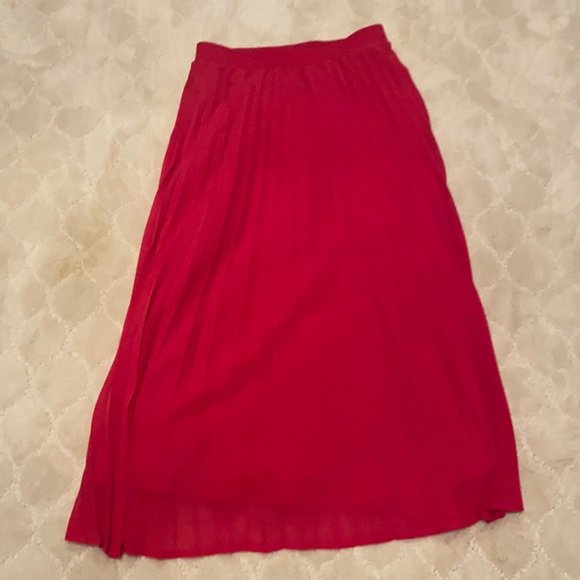 a new day Dresses & Skirts - A new day hot pink pleated midi skirt XS
